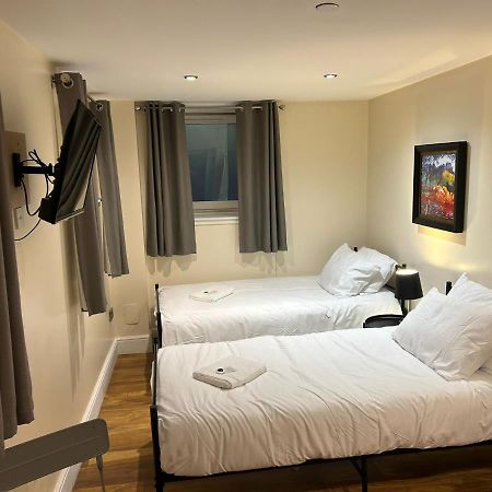 Twin Room With En-Suite EDI Exterior photo