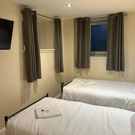 Twin Room With En-Suite EDI Exterior photo