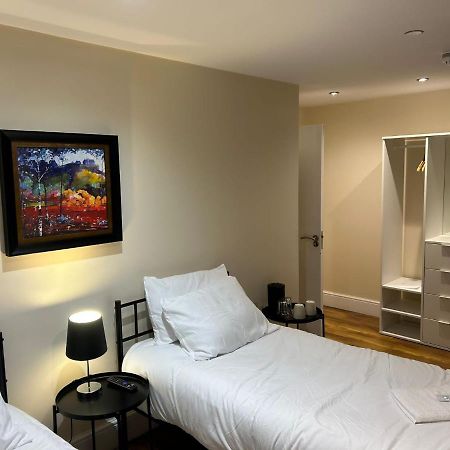 Twin Room With En-Suite EDI Exterior photo